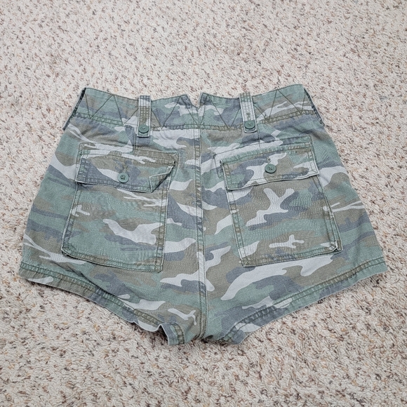 FREE PEOPLE HIGH RISE CAMO SHORTS, SIZE S - Picture 2 of 8